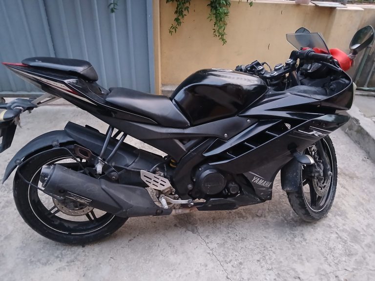 YAMAHA R15 V2